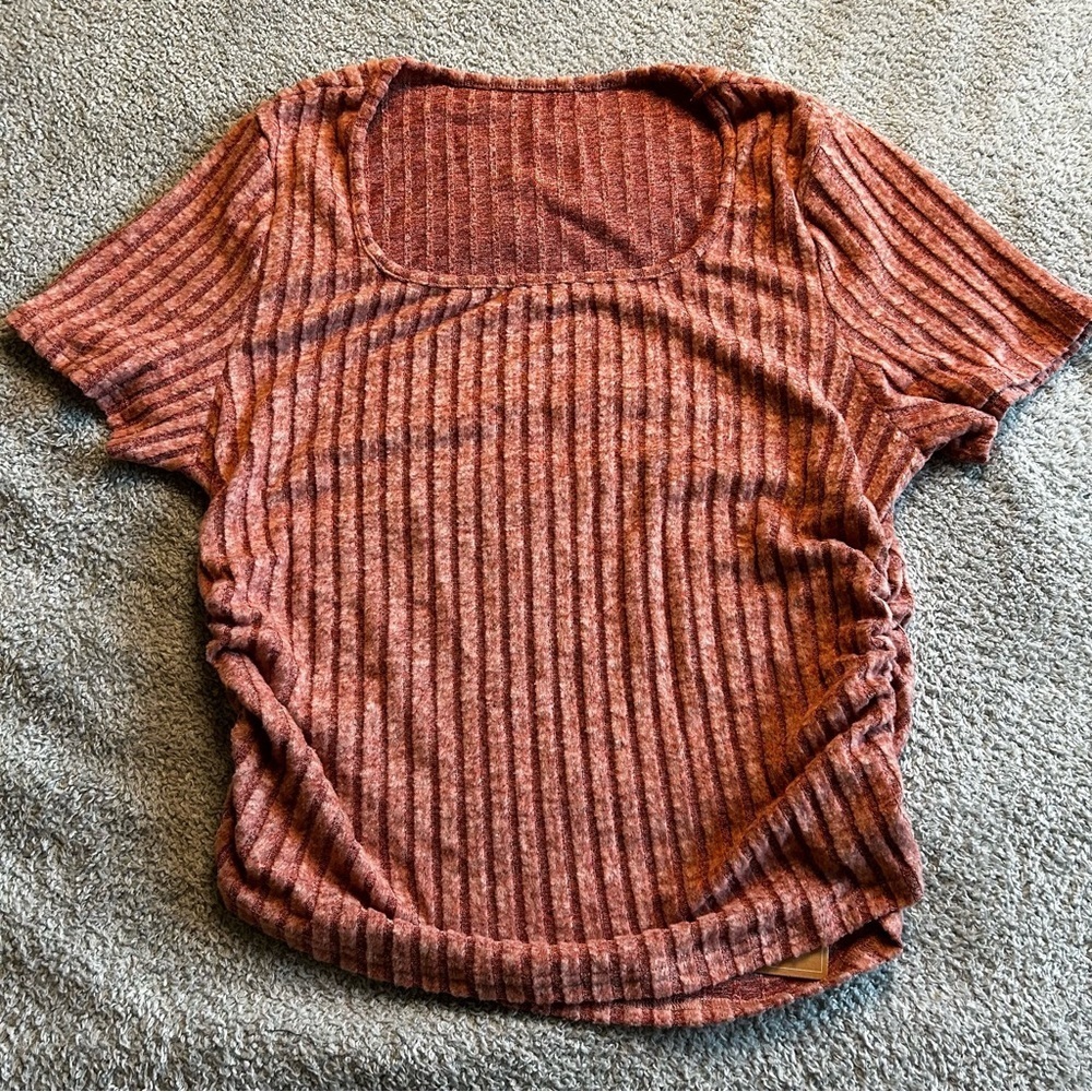 SHEIN Ribbed Knit Short Sleeve Top in Brick Red